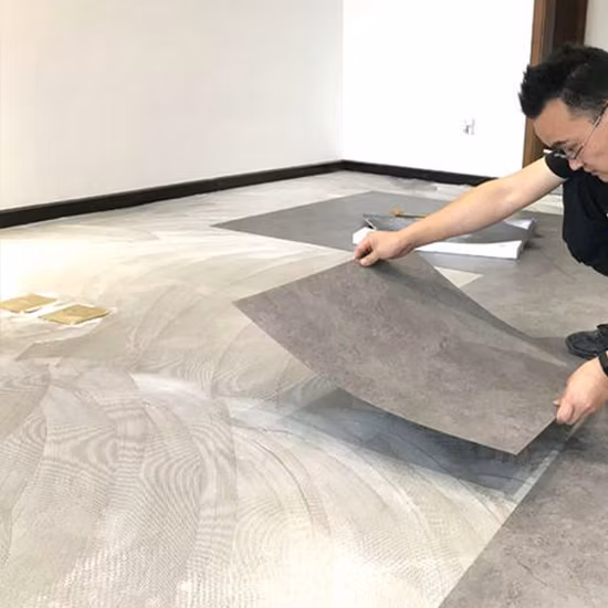 Schwarzer Walnuss-Lvt-PVC-Vinyl-Bodenbelag mit trockener Rückseite / zum Kleben